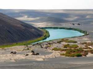 Waw-an-Namus-lake 1