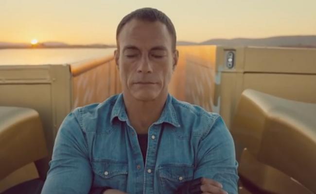 jean-claude-van-damme-pagat-istoric-intre-doua-tiruri-aflate-in-miscare-a-a-ceva-n-ai-mai-vazut-video-18466923