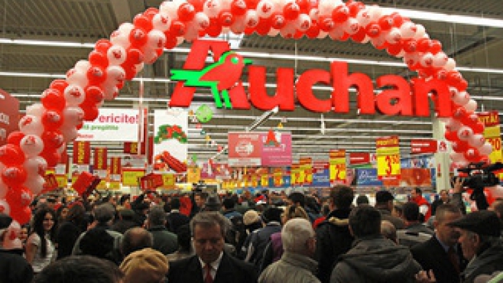 2013_12_03_0_2_hypermarket_ul_auchan_luat_cu_asalt_de_sute_de_sibieni_foto_44715_70209800