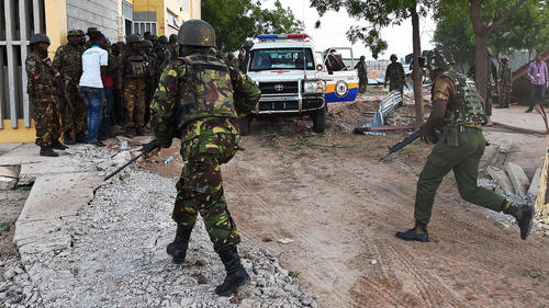 la-fg-gunmen-attack-kenya-university-pictures--008