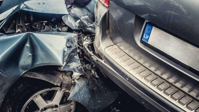 image-auto-accident-involving-two-cars-1620x1080