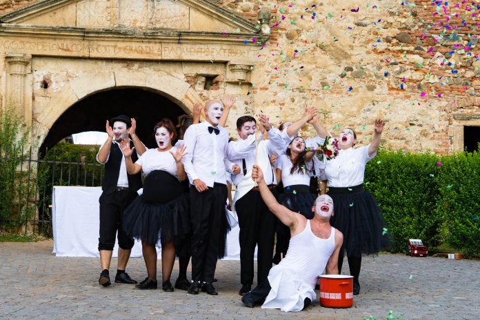 Caruta cu teatru Mediesu Aurit