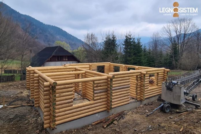 casa-din-busteni-in-constructie