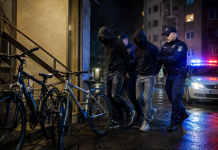 Hoți de biciclete prinși la Satu Mare! Trei adolescenți au intrat mascați într-un bloc