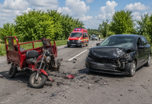 Accident în Oaș: Un bărbat a ajuns la spital după impactul dintre un triciclu electric și o mașină