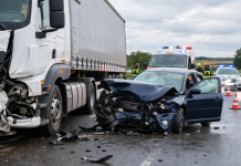 Accident la Supuru de Jos: o femeie a fost rănită după impactul dintre un TIR și un autoturism
