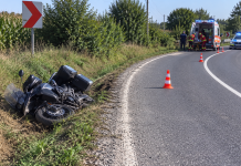 Accident rutier în localitatea Săcășeni: un motociclist polonez a pierdut controlul asupra direcției și a ajuns cu motocicleta în șanț