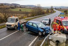 Accident între Rătești și Ardud: patru tineri au ajuns la spital după ce mașina s-a izbit de un cap de pod