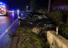 Accident la Certeze: șofer de 18 ani a pierdut controlul într-o curbă și s-a izbit de un cap de pod