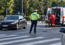 Accident în Piața Eroilor Revoluției din Satu Mare: o femeie de 74 de ani, lovită de o mașină și transportată la spital