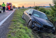 Accident în Odoreu! Un șofer a ajuns la spital după ce a pierdut controlul mașinii