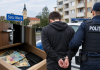 Un tânăr din Satu Mare a fost reținut după ce ar fi furat bani din mai multe apartamente