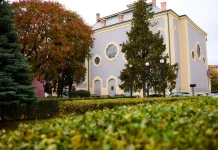 Au fost finalizate lucrările de reabilitare a fațadei Filarmonicii „Dinu Lipatti”
